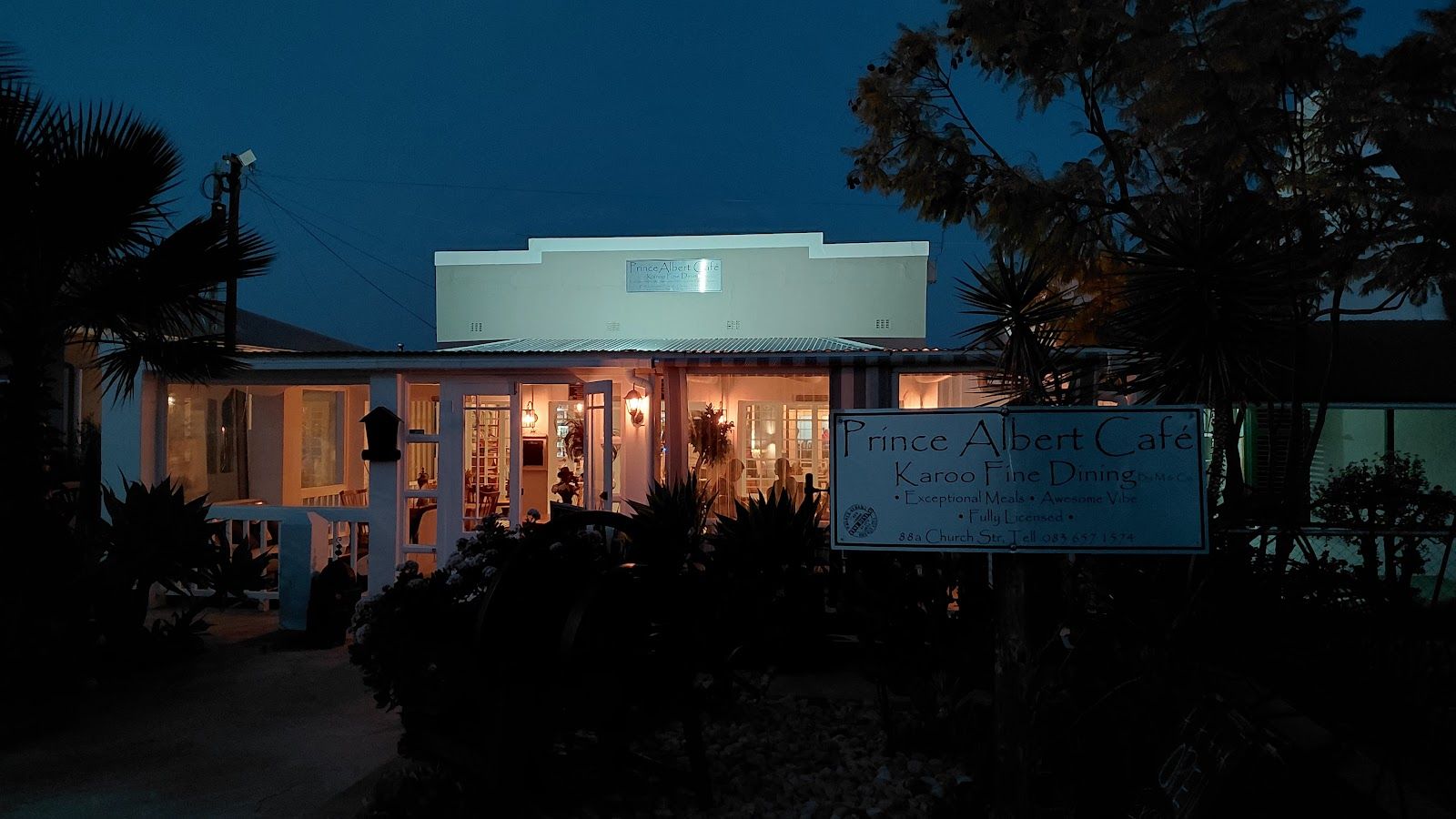 The restaurant at night